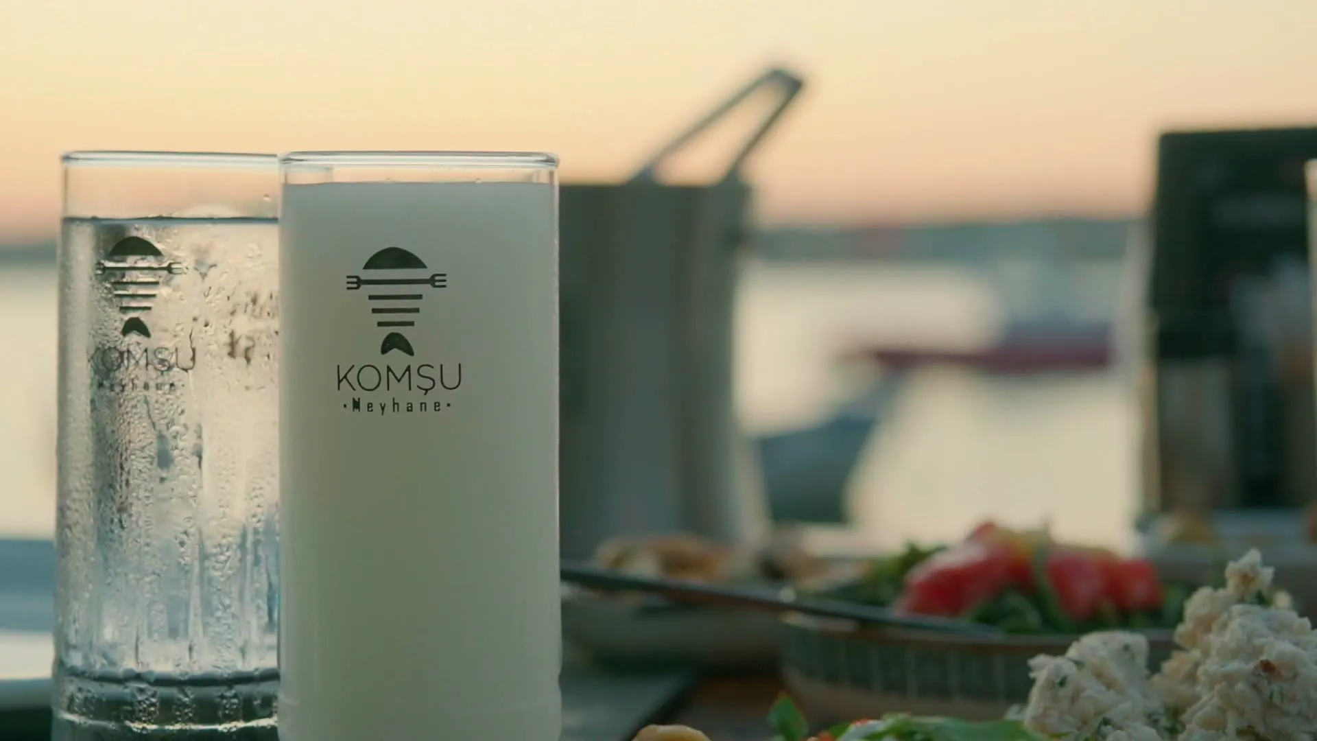 Komşu Meyhane — kapak karesi